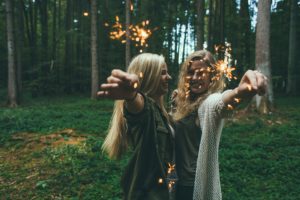 happy sparklers girls-984154_1920